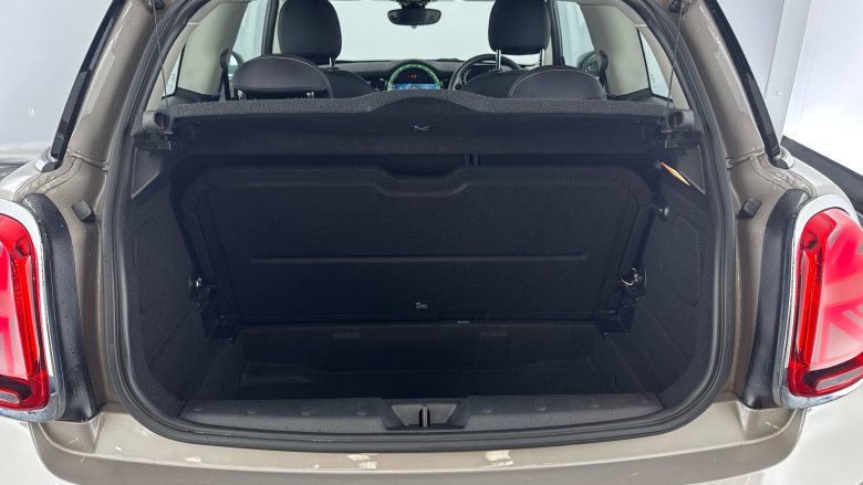 MINI Hatchback 1.5 Cooper Classic 3dr Auto [Comfort/Nav Pack] Petrol Hatchback